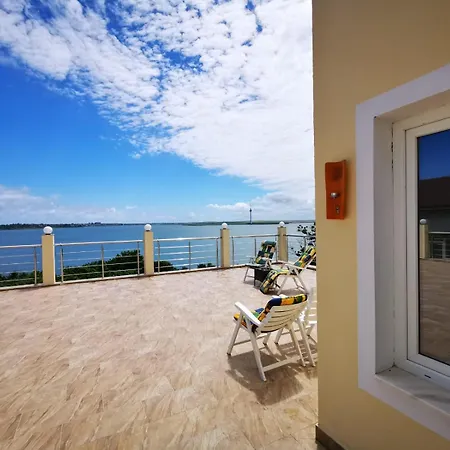 Vila Breezer منزل للإقامة *