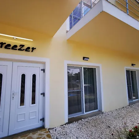 홈스테이 Vila Breezer *